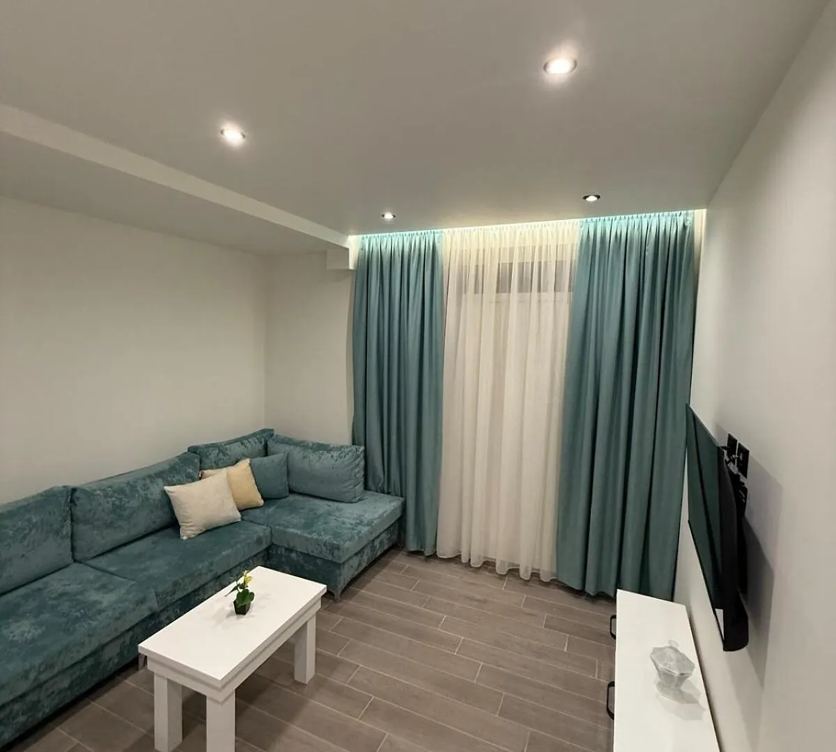 Greis Apartments 3 Tirana 0*,